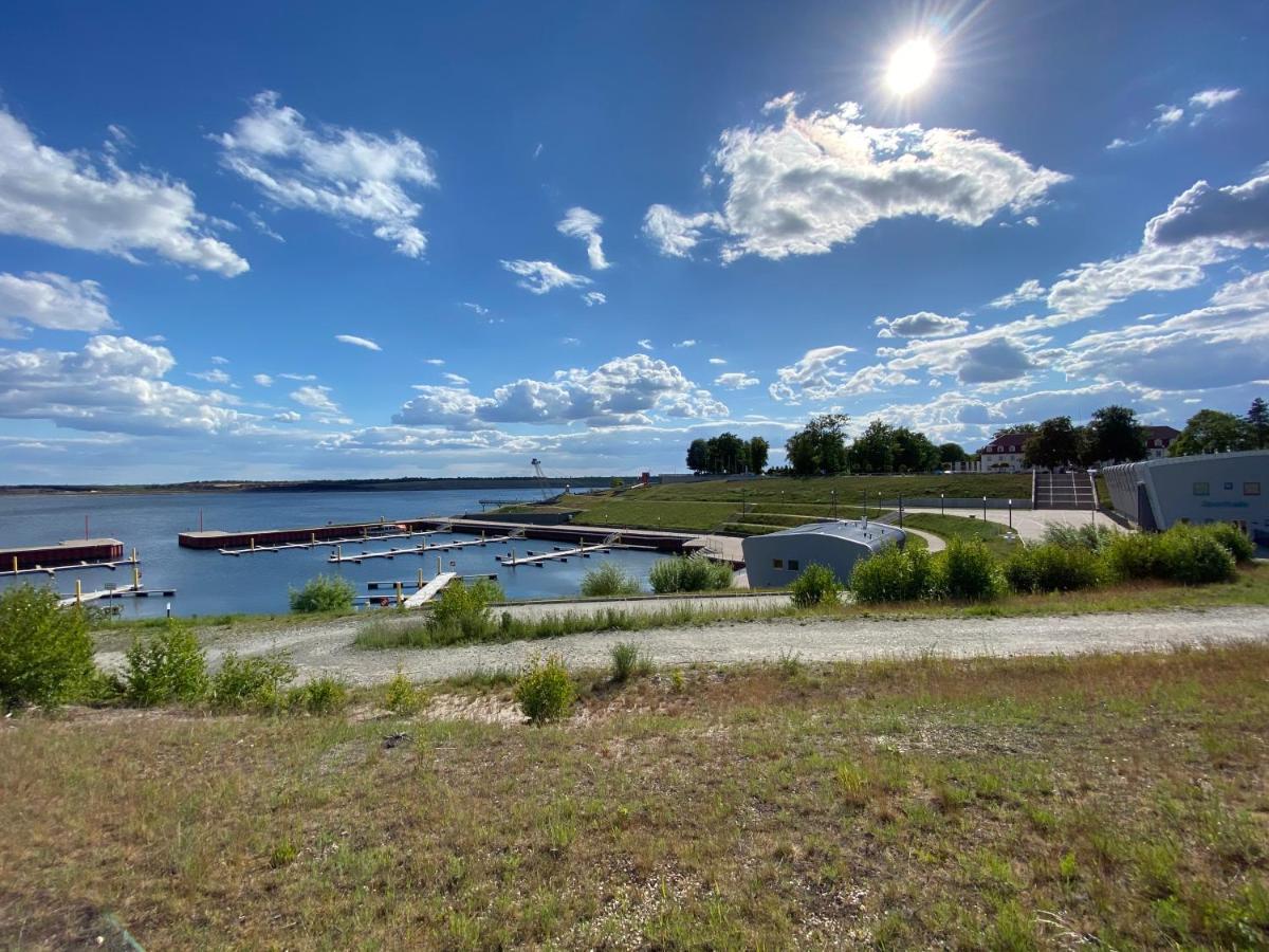 Modernes Apartment Am Hafen Mit Seeblick Гросрешен Екстериор снимка